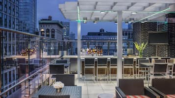 2 bars/lounges, rooftop bar