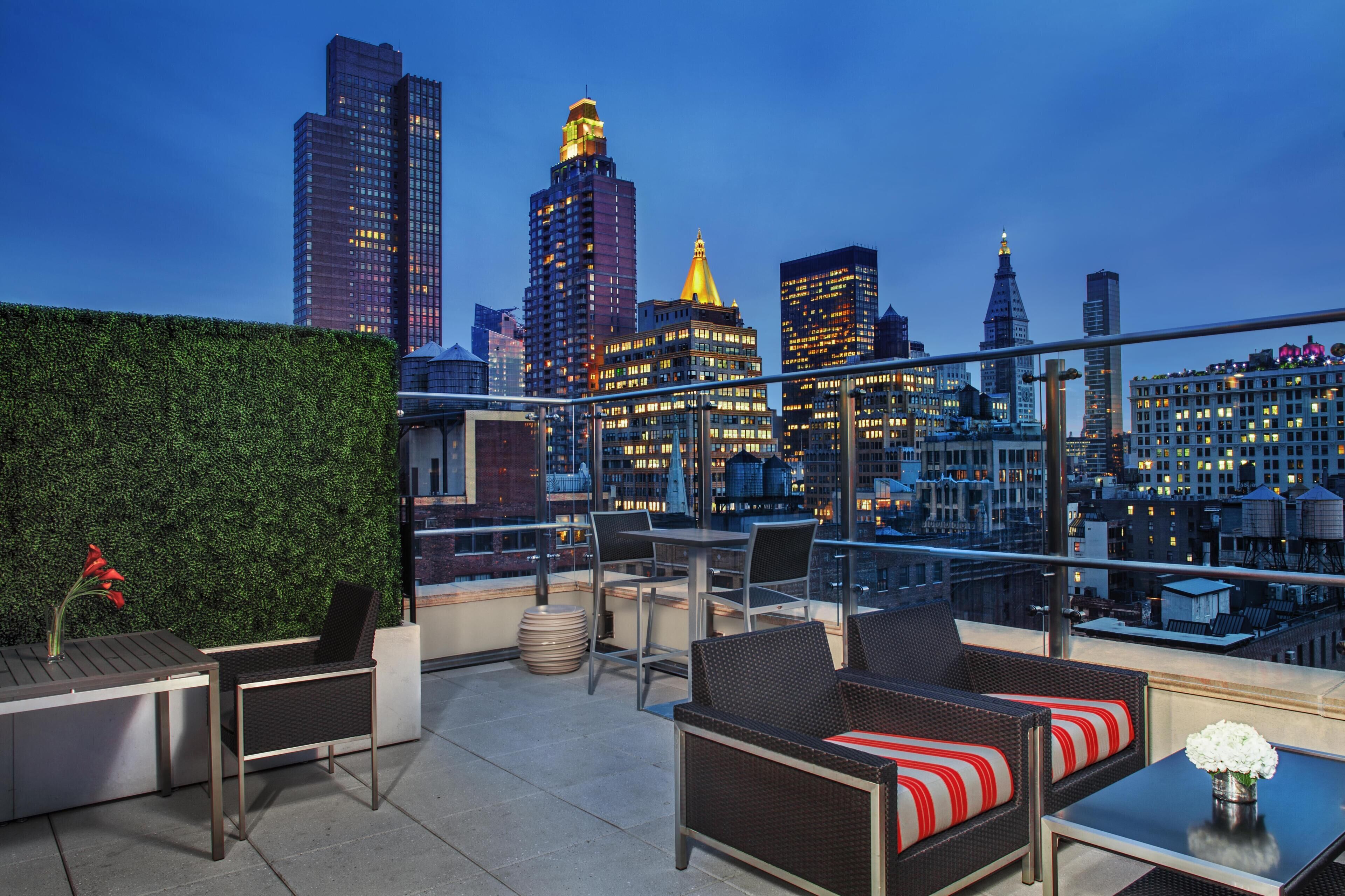 2 Bars/Lounges, Bar auf der Dachterrasse