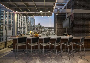 2 bars/lounges, rooftop bar - Hyatt Herald Square New York (New York)