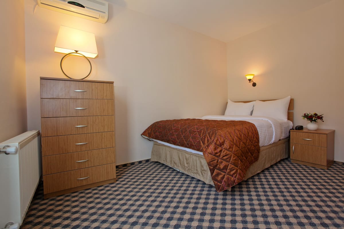 1 bedroom, in-room safe, soundproofing, free WiFi