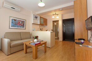 Standard Triple Room | 1 bedroom, in-room safe, soundproofing, free WiFi