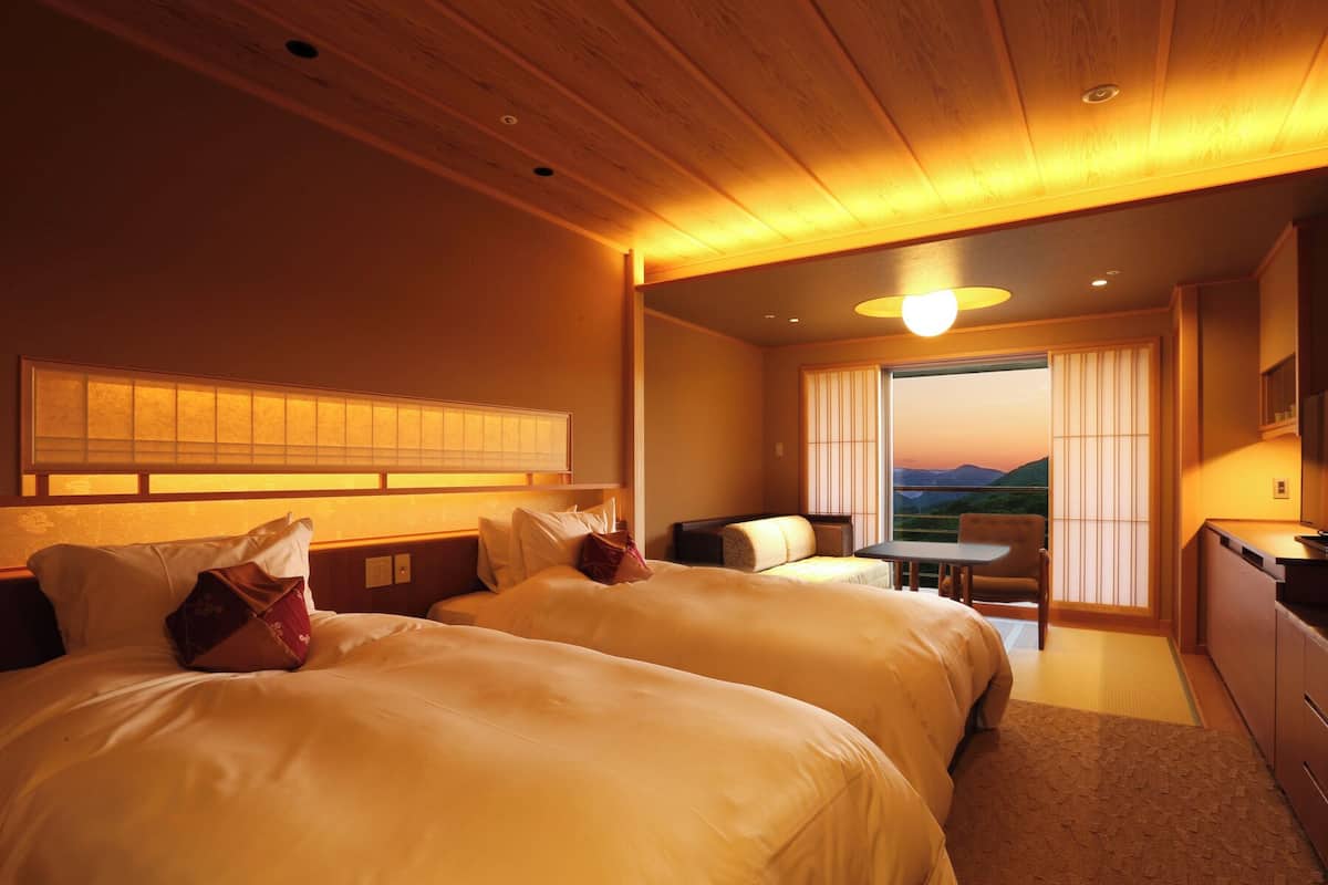 Japanese Modern Twin Room,Non-Smoking,Kaiseki w Kobe Beef,(Meal in the Restaurant) | In-room safe, desk, free WiFi, bed sheets