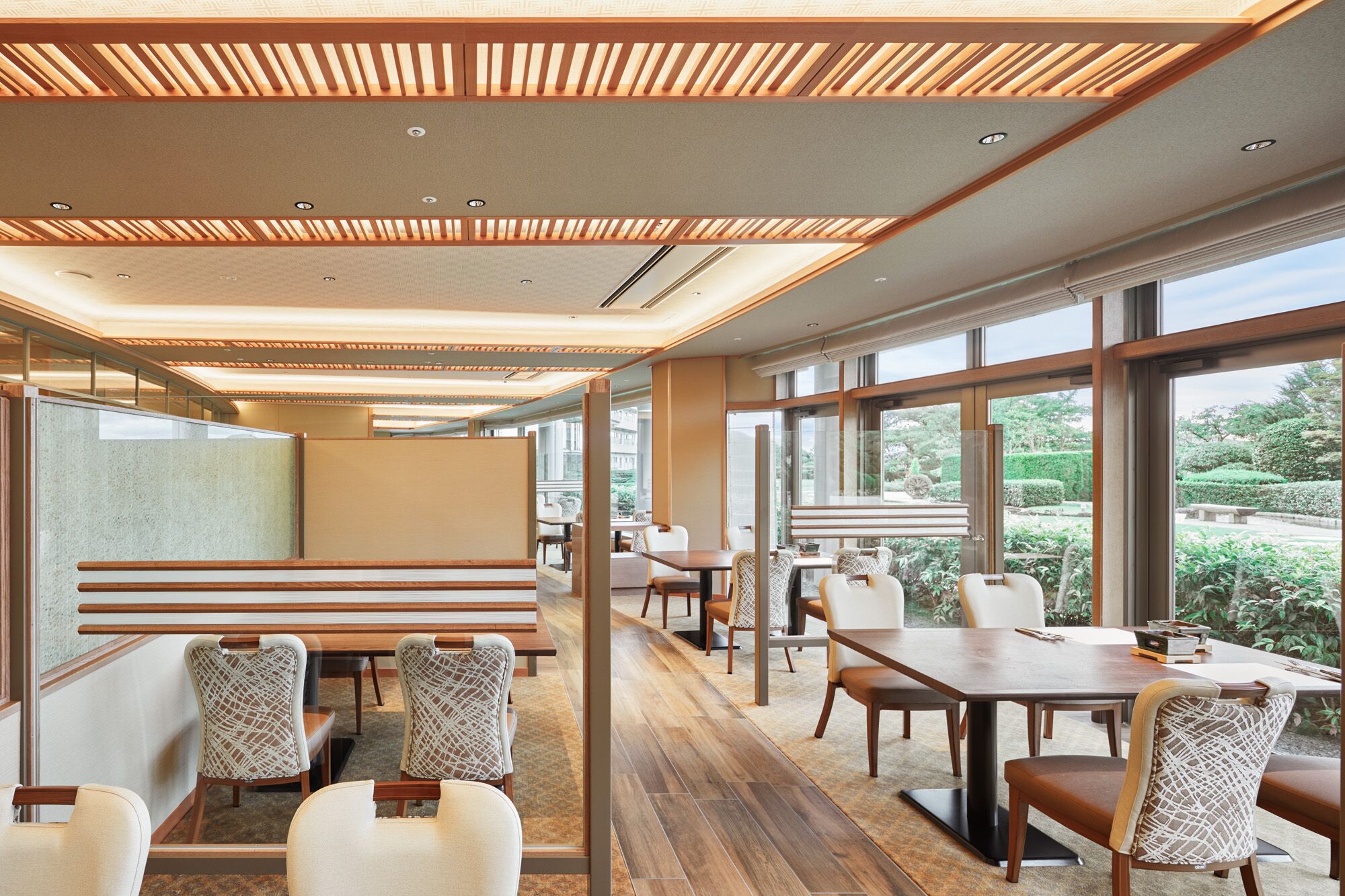 2 restaurants, lunch, dinner served; japanese cuisine