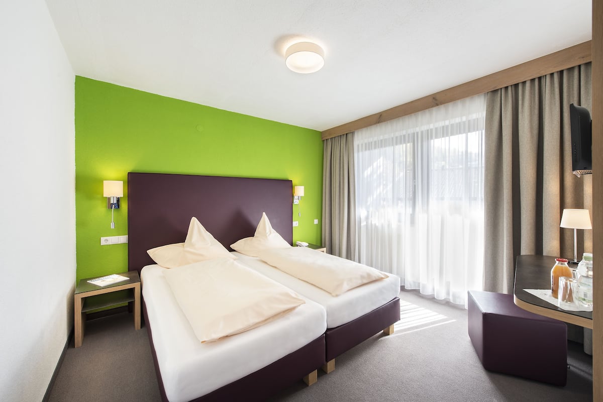 1 bedroom, in-room safe, desk, blackout drapes
