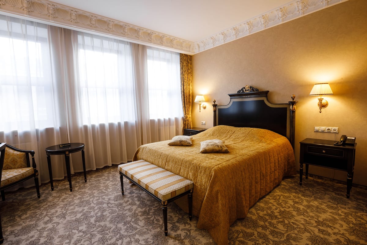 1 bedroom, premium bedding, minibar, in-room safe