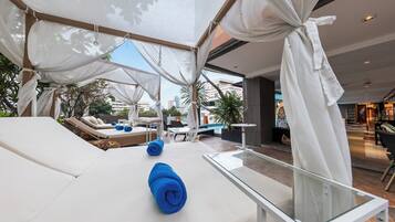 Outdoor pool, pool loungers