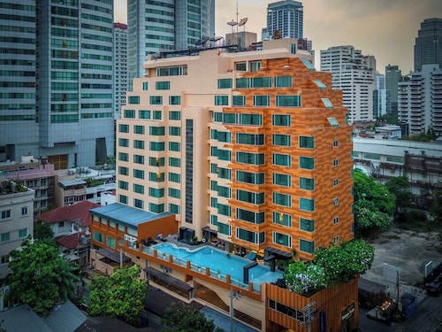 Golden Tulip Mandison Suites