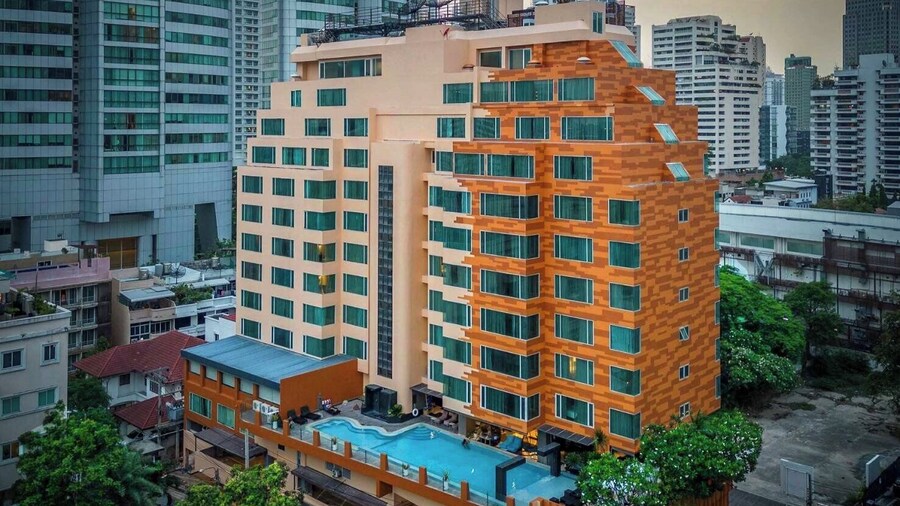 Golden Tulip Mandison Suites