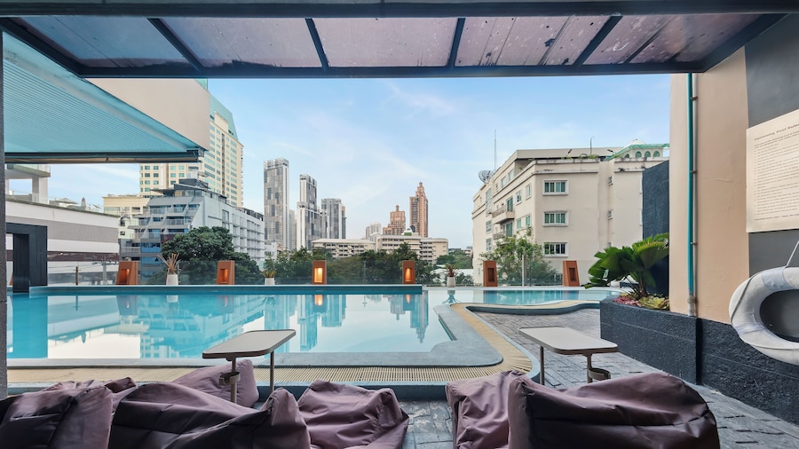 Golden Tulip Mandison Suites