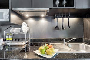 Grand Residence Suite | Dapur pribadi | Mesin pembuat kopi/teh dan ketel listrik