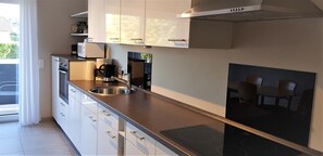 Apartment, 2 Bedrooms, Non Smoking (Nr. 3) | Private kitchen | Fridge, microwave, oven, stovetop - fewosi (Pohlheim)