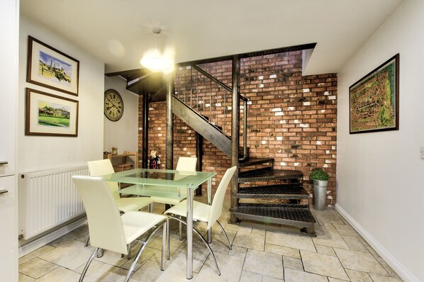 Stylish Stockbridge Apartment | Living area | Flat-screen TV - St Stephen Street Apartment (Edinburgh)