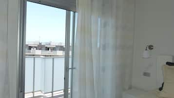 Penthouse, 2 Bedrooms | 2 bedrooms, individually decorated, individually furnished