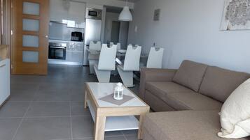 Penthouselejlighed - 2 soveværelser | Stue | Fladskærms-tv