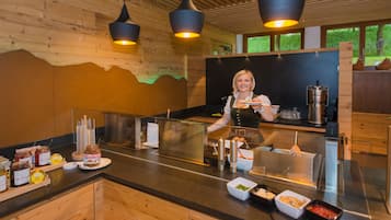 Ókeypis morgunverðarhlaðborð daglega