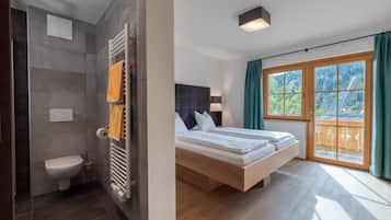 Verdunkelungsvorhänge, kostenloses WLAN, Bettwäsche