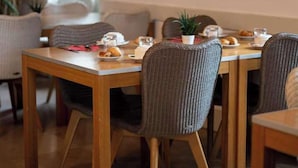 Desayuno buffet todos los días (con cargo)
