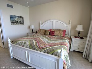 2 bedrooms, free WiFi, bed sheets - Treasure Island 0110 (Panama City Beach)