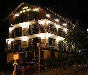 Front of property - HOTEL RESTAURANT PETER PAN (Morzine)