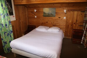 Comfort Triple Room, Multiple Bedrooms, Mountain View | Premium bedding, Tempur-Pedic beds, free WiFi - HOTEL RESTAURANT PETER PAN (Morzine)