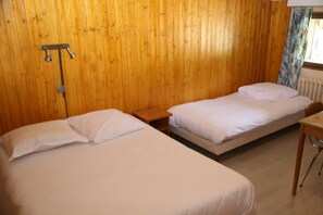 Comfort Triple Room, Multiple Bedrooms, Mountain View | Premium bedding, Tempur-Pedic beds, free WiFi - HOTEL RESTAURANT PETER PAN (Morzine)