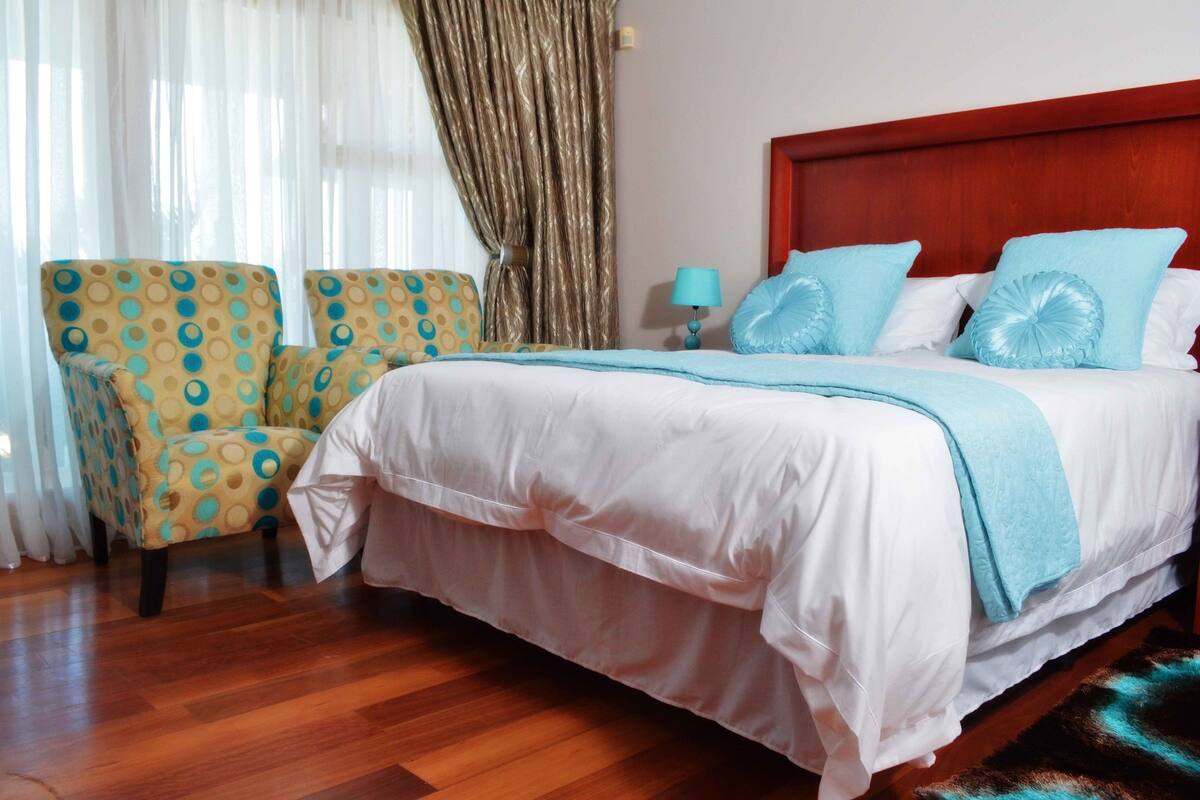 Deluxe Double Room, Balcony, Sea View | Minibar, in-room safe, free WiFi, bed sheets