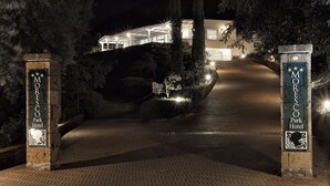 Fachada del alojamiento - Noche