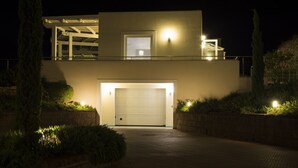 Fachada del alojamiento - Noche