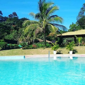 2 outdoor pools