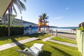 Basic Villa | Beach/ocean view - Aluguel Casa 4 quartos 1 suite frente mar 016 (Bombinhas)