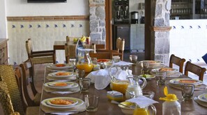 Free daily full breakfast 