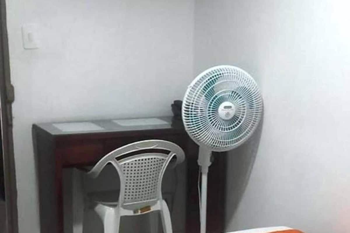 hypo-allergenic bedding, minibar, desk, free wifi