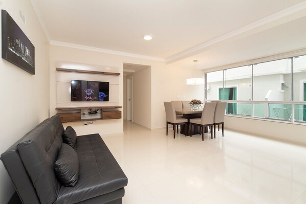 Basic Apartment | Living area