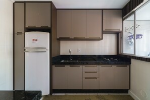 Apartment, 2 Bedrooms | Private kitchen - Aluguel Apartamento 2 quartos 50 m Mar 684 (Bombinhas)