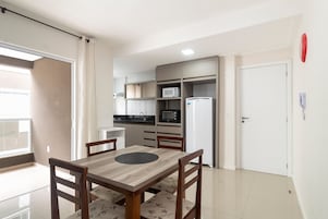Apartment, 2 Bedrooms | Dining