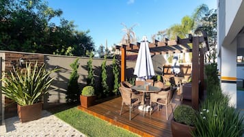 Apartamento, 2 quartos | Opções para refeição ao ar livre