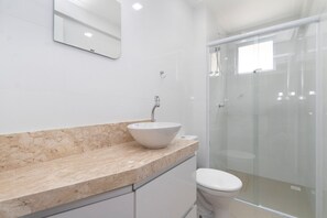 Apartamento, 2 habitaciones | Baño | Ducha
