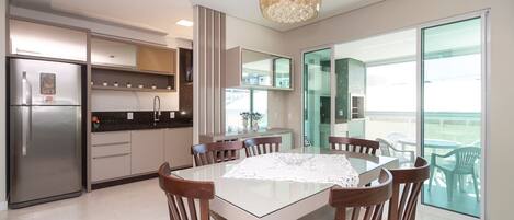 Apartment, 3 Bedrooms | Dining