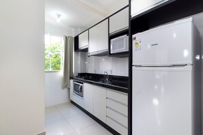 Apartment, 3 Bedrooms | Private kitchen | Fridge, microwave, oven, stovetop