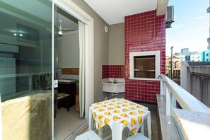Apartment, 3 Bedrooms | Outdoor dining - Rent Apartment 3 bedrooms w/ 1 suite - 680 (Bombinhas)