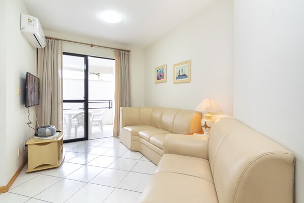 Apartment, 3 Schlafzimmer | Wohnzimmer | Flachbildfernseher