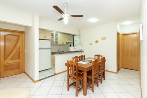 Apartment, 3 Schlafzimmer | Wohnbereich | Flachbildfernseher