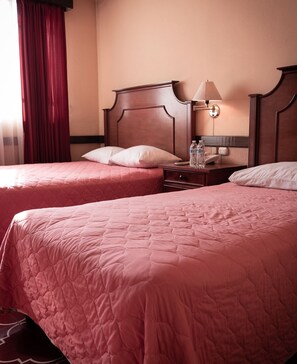 Quarto casal | Wi-Fi de cortesia, roupa de cama