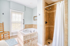 Estey Suite | Bathroom