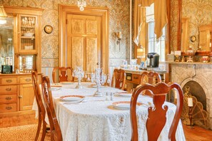 Déjeuner complet servi tous les jours en supplément