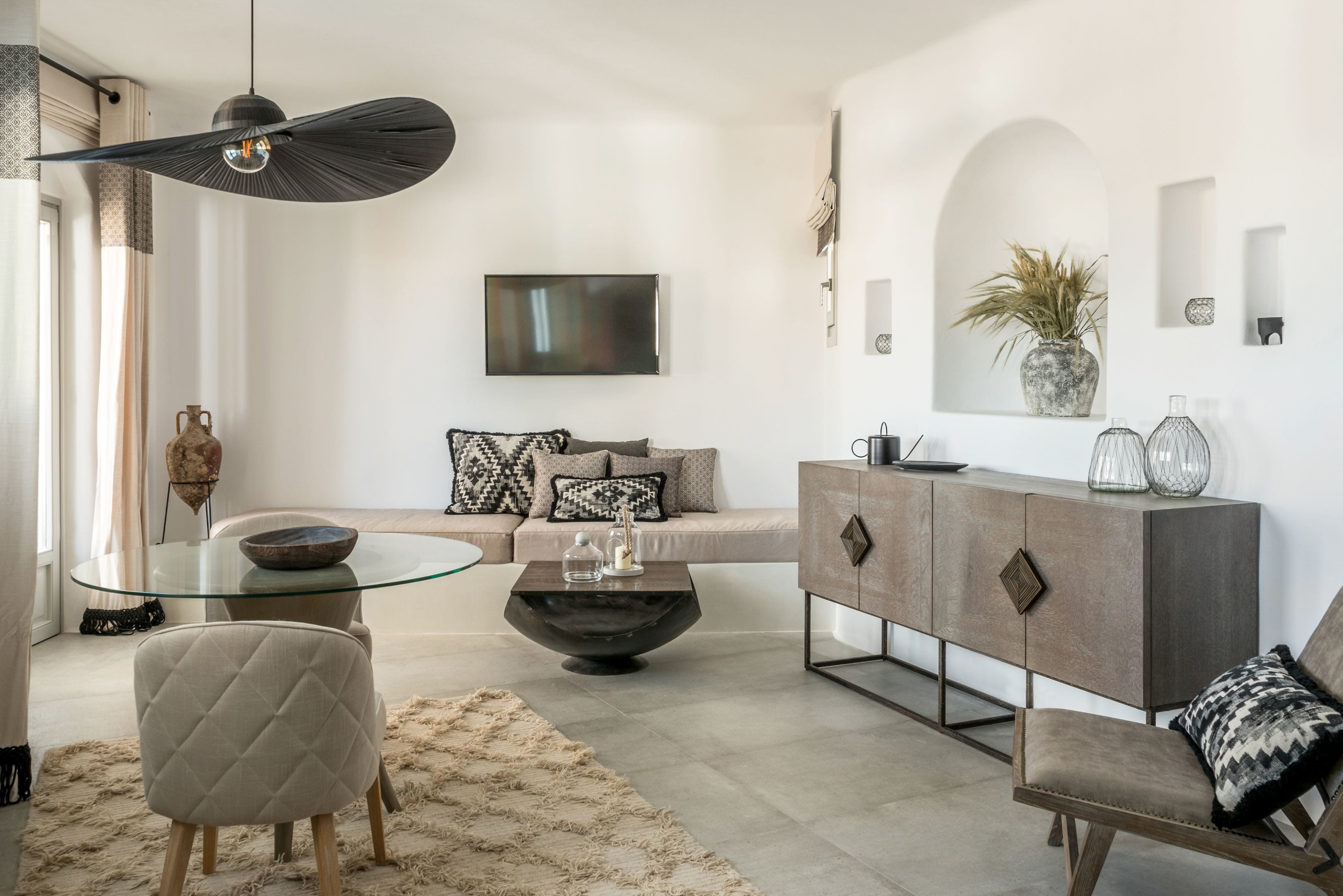 executive suite, hot tub, sea view | living area | 35-inch plasma tv with digital channels, tv, pay films