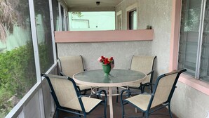 Superior-Bungalow | Terrasse/Patio