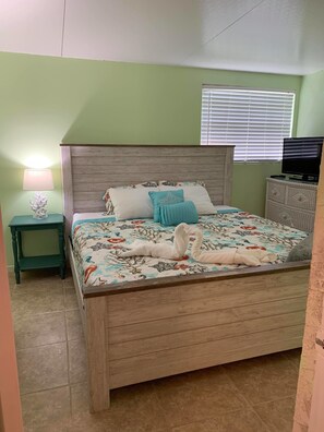 Superior Bungalow - Renovated Beach Bungalow 450ft to Beach (Fort Myers Beach)