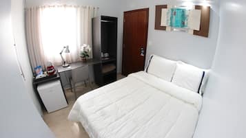 Habitación Deluxe doble de uso individual | Servicio de comidas en la habitación