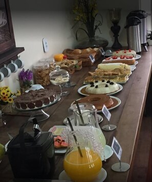 Bao gồm bữa sáng buffet hàng ngày 